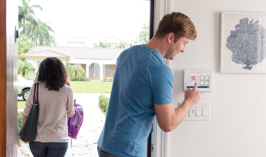Reasons to get a monitored alarm system in West Palm Beach